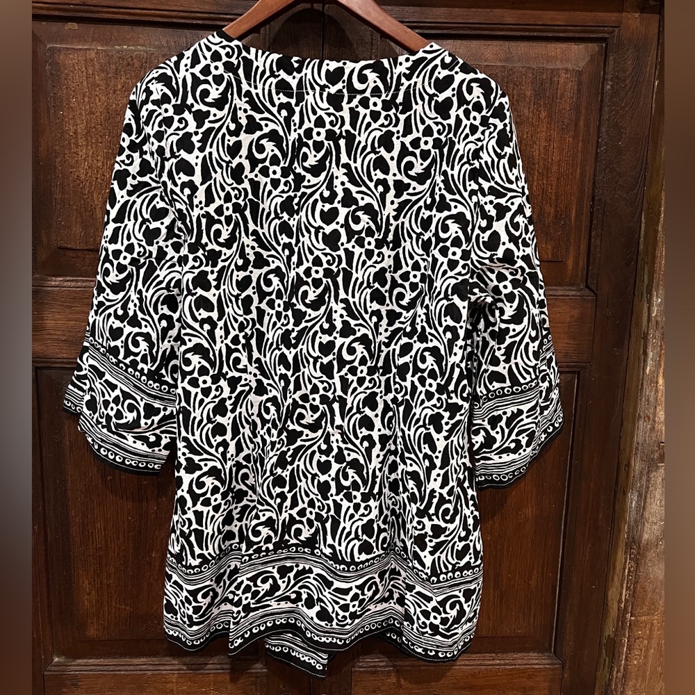Venezia Black and White Whimsical Blouse w/ 3/4 sleeve Size 14/16 - Picture 4 of 8